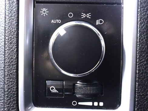 Used 2021 RAM 1500 Classic SLT image 10