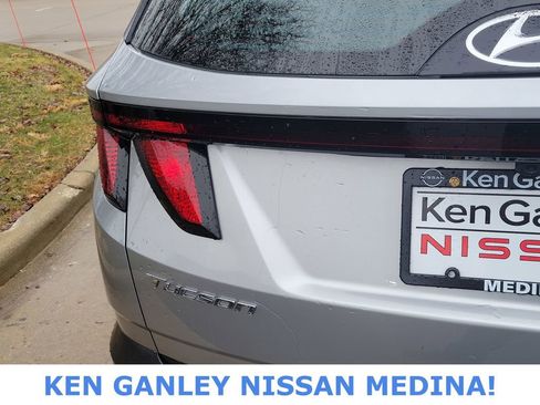 Used 2024 Hyundai Tucson SE image 16