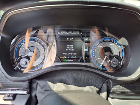 Used 2022 RAM 1500 Limited AWD/4WD image 11