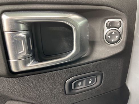 Used 2023 Jeep Wrangler Unlimited Sahara image 20