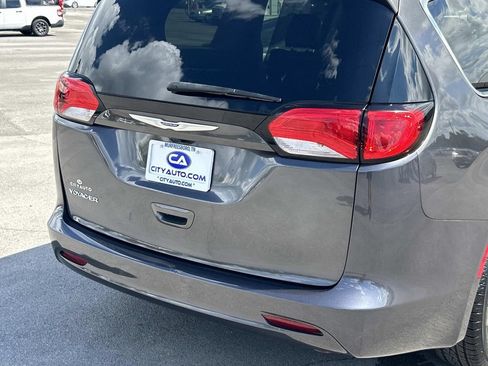 Used 2020 Chrysler Voyager Lxi FWD image 14