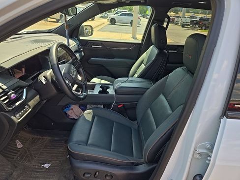 Used 2025 GMC Acadia AT4 w/ Luxury Package AWD/4WD image 5