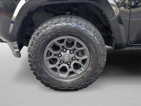 Used 2017 Toyota Tacoma SR5 w/ Tow Package RWD image 23