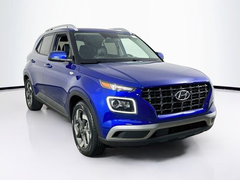 Used 2023 Hyundai Venue Limited FWD image 3