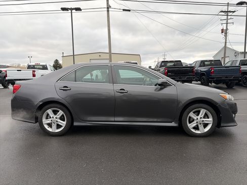 Used 2013 Toyota Camry L image 2