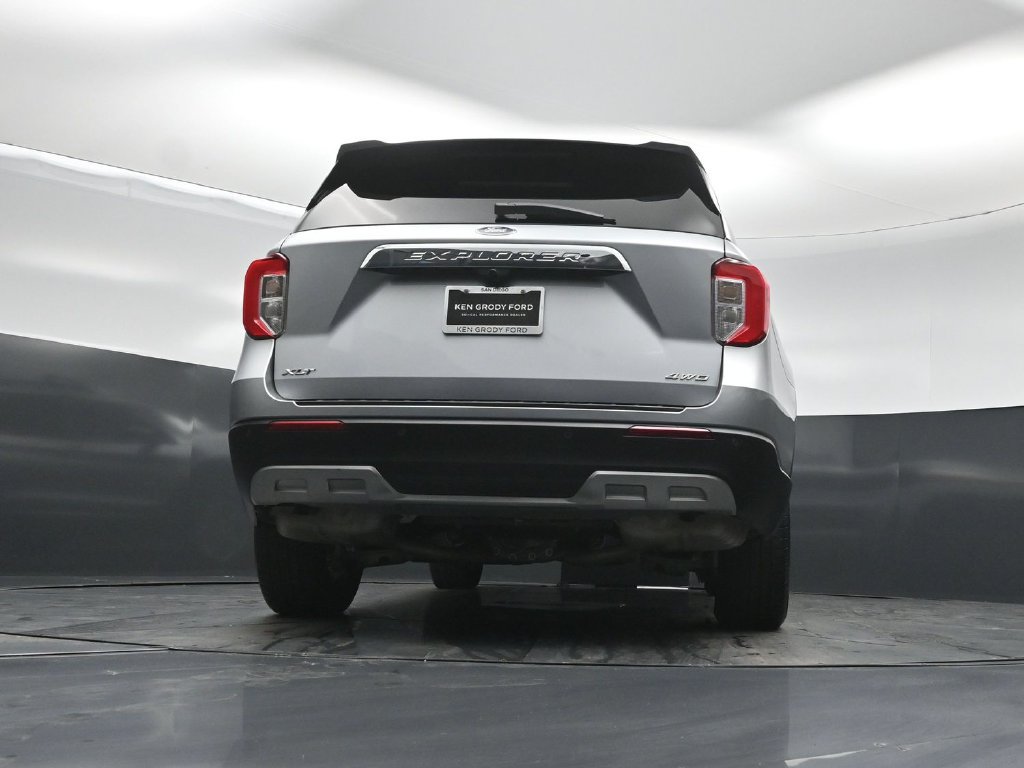 Certified 2022 Ford Explorer XLT w/ Equipment Group 202A AWD/4WD image 45