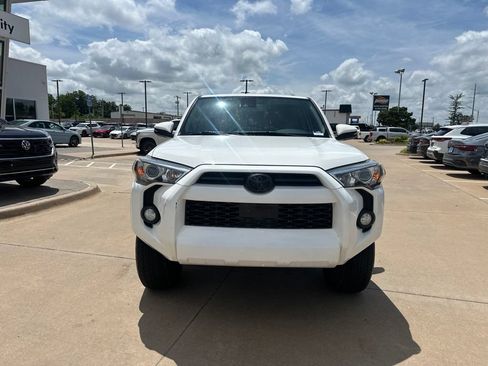 Used 2020 Toyota 4Runner SR5 Premium w/ Moonroof Package RWD image 2