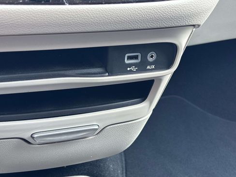Used 2017 Chrysler Pacifica LX FWD image 24