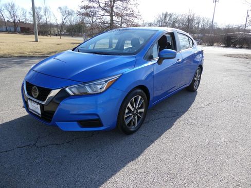 Used 2021 Nissan Versa SV image 1