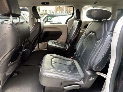Certified 2021 Chrysler Pacifica Touring-L FWD image 14
