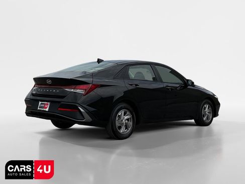 Used 2025 Hyundai Elantra SE w/ Cargo Package FWD image 7