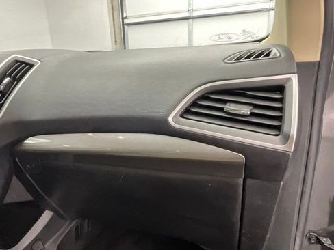 Used 2018 Ford Edge SEL image 9