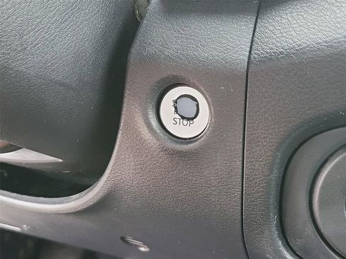 Used 2022 Nissan Frontier SV RWD image 9