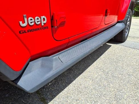 Used 2022 Jeep Gladiator Overland w/ Cold Weather Group AWD/4WD image 10