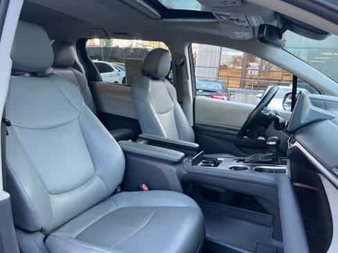 Used 2021 Toyota Sienna XLE image 33