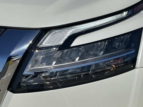 Used 2024 Nissan Pathfinder SL w/ SL Premium Package image 9