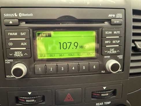 Used 2014 Kia Sedona LX image 23