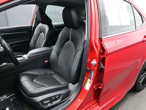 Used 2023 Toyota Camry XSE image 12