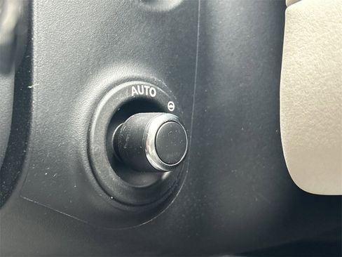 Used 2024 Land Rover Discovery Sport S image 36