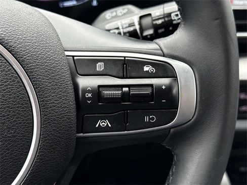 Used 2025 Kia Sportage EX w/ Premium Package image 24