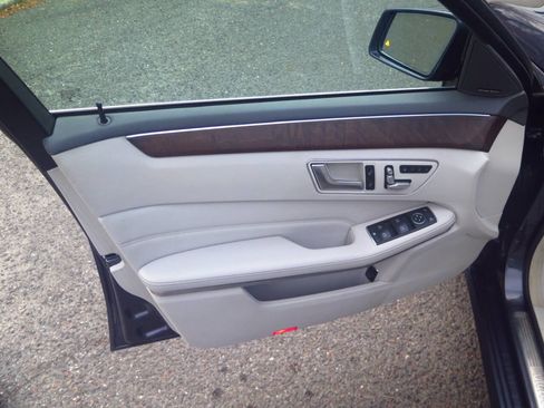 Used 2014 Mercedes-Benz E 350 4MATIC Sedan image 30