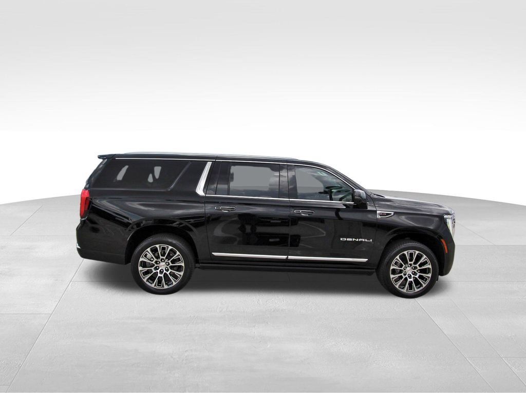 Used 2026 GMC Yukon XL Denali w/ Sun & Power Step Package AWD/4WD image 5