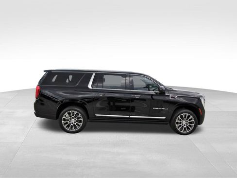 Used 2026 GMC Yukon XL Denali w/ Sun & Power Step Package AWD/4WD image 5
