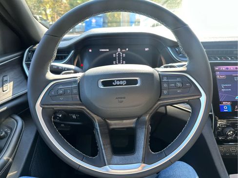 New 2025 Jeep Grand Cherokee L Limited w/ Black Appearance Package image 27