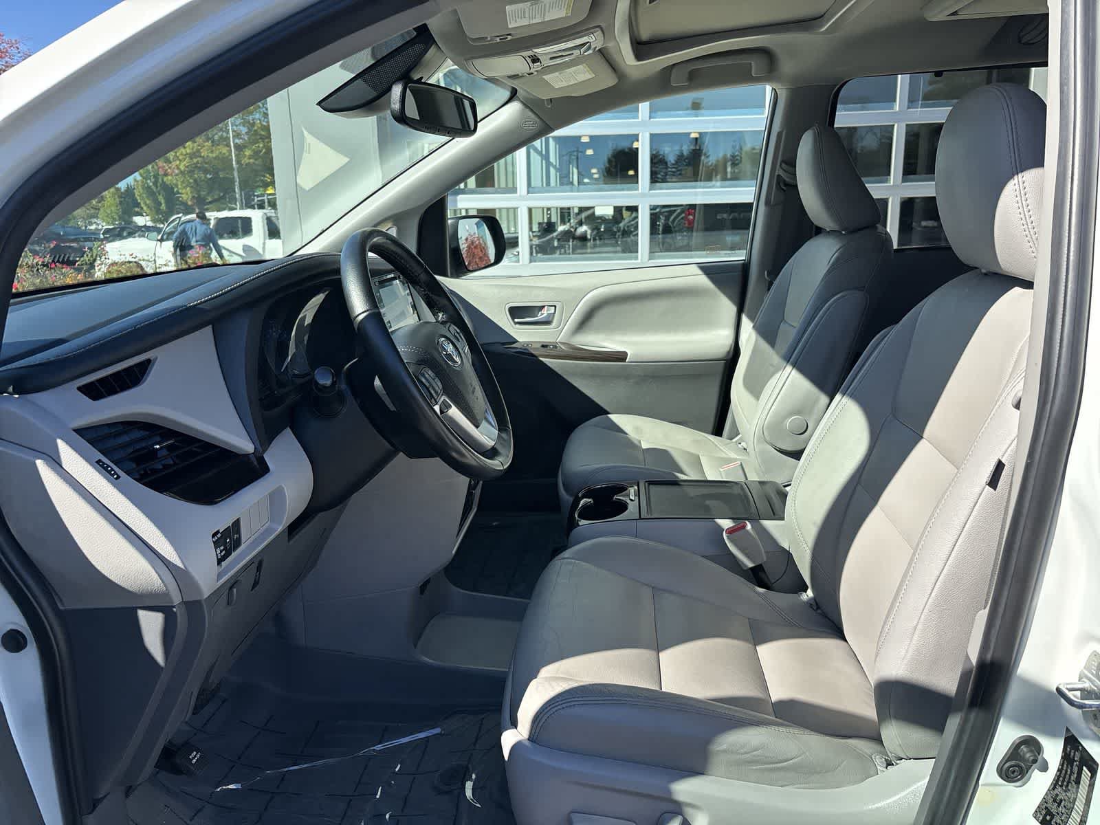 Used 2020 Toyota Sienna XLE FWD image 7