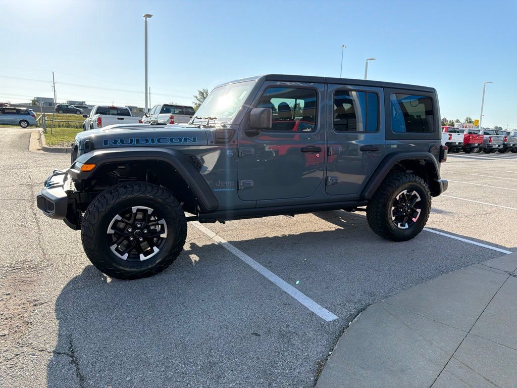 Used 2024 Jeep Wrangler Unlimited Rubicon 4xe w/ Technology Group AWD/4WD image 6