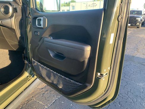 Used 2023 Jeep Gladiator Sport image 11