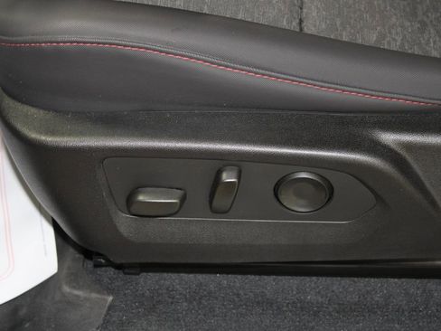 Used 2024 Chevrolet Colorado Z71 w/ Z71 Convenience Package 2 image 19