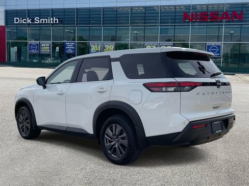 Used 2024 Nissan Pathfinder S image 4