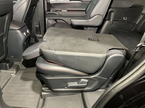 Used 2025 Ford Explorer ST AWD/4WD image 42