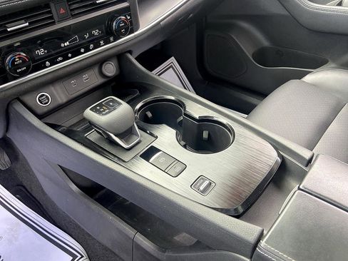 Used 2023 Nissan Rogue SV w/ SV Premium B Package image 15