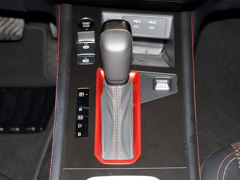 Used 2025 Nissan Kicks SR image 35