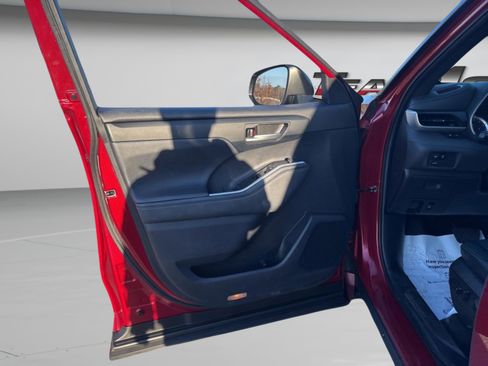 Used 2023 Toyota Highlander XSE image 36