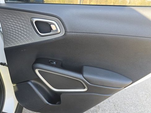 Used 2023 Kia Soul LX w/ LX Technology Package image 20