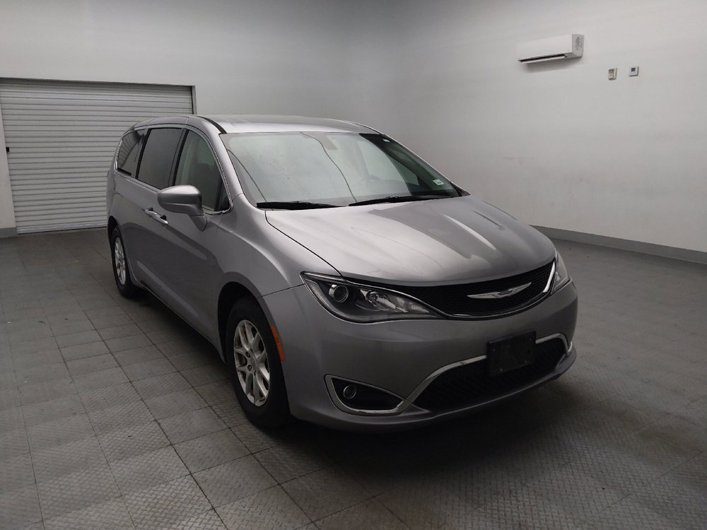 Used 2020 Chrysler Pacifica Touring FWD image 13