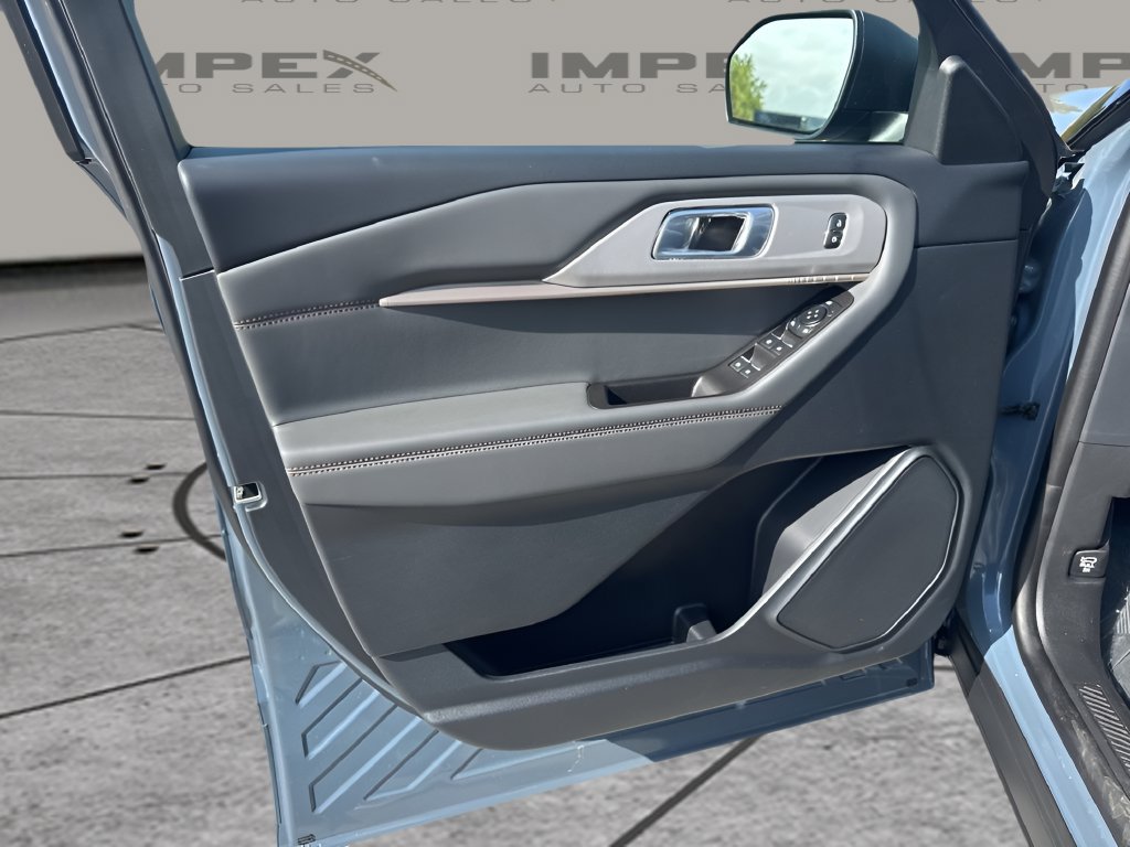 Used 2026 Ford Explorer Active RWD image 24
