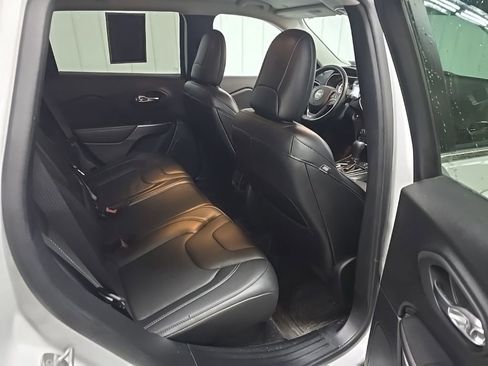 Used 2020 Jeep Cherokee Limited image 16