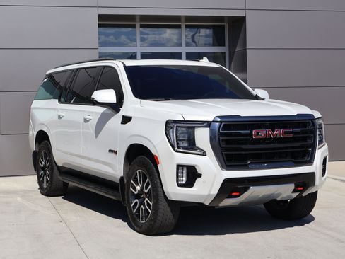 Used 2024 GMC Yukon XL AT4 w/ Technology Package AWD/4WD image 3
