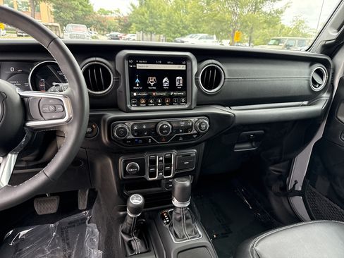 Used 2023 Jeep Wrangler Unlimited Sahara w/ Cold Weather Group AWD/4WD image 29