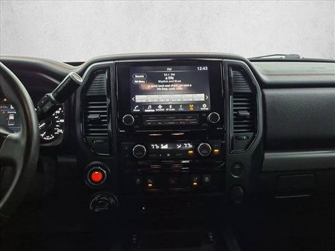 Used 2022 Nissan Titan PRO-4X w/ Pro-4x Convenience Package AWD/4WD image 15