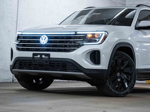 New 2026 Volkswagen Atlas SE AWD/4WD image 2