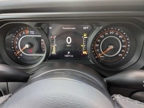 Certified 2025 Jeep Gladiator Sport AWD/4WD image 31
