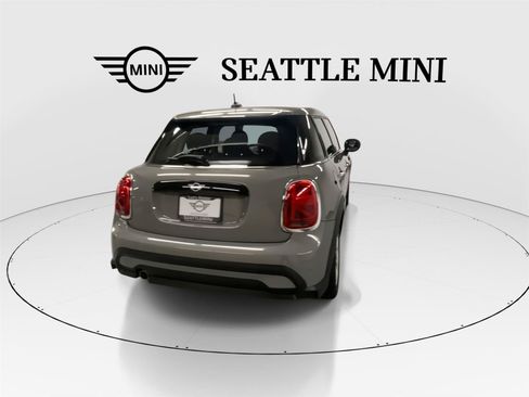 Used 2022 MINI Cooper 4-Door Hardtop FWD image 10