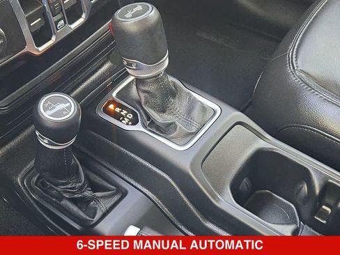 Used 2022 Jeep Wrangler Unlimited Sahara AWD/4WD image 30
