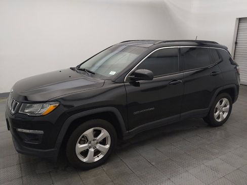 Used 2018 Jeep Compass Latitude FWD image 2