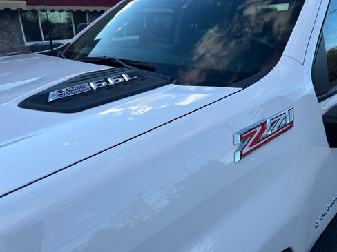 Used 2024 Chevrolet Silverado 2500 Custom w/ Custom Value Package image 10